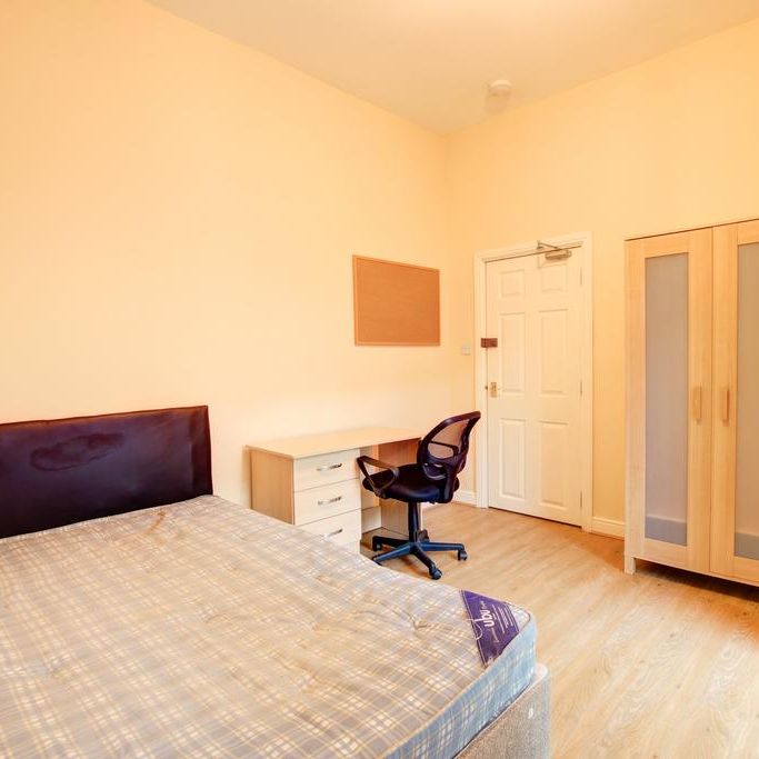 8 bedroom terraced house to rent - Photo 1