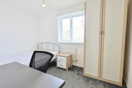 2 bedroom Student Terraced House to rent in Windmill Court, Newcastle Upon Tyne - Photo 2