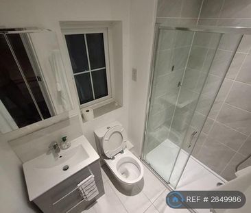 1 bedroom in a house share to rent - Photo 6