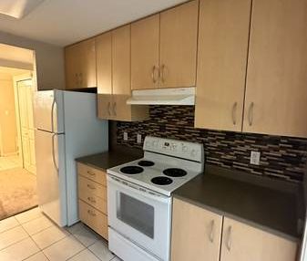 $2000 1 bedroom /1 Bathroom w/Den ( Latitude ) - Photo 2