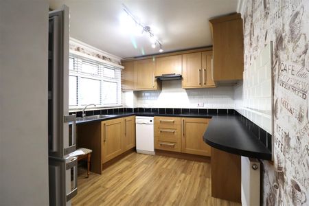 Churchill Court, Newmarket - Photo 2