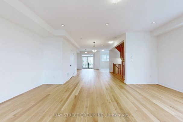 Townhouse For Lease | N8113126 - Photo 1