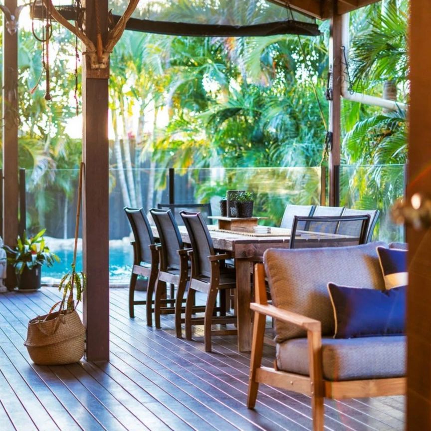 Spacious 4-Bedroom Family Home in Coombabah Paradise Point! - Photo 1
