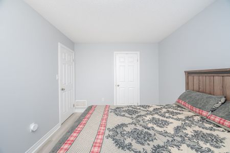 For Lease - 244 Raymond Road, Hamilton, Ontario - Photo 3