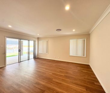 Modern and Spacious Family Home - Photo 2