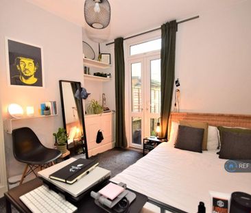 3 bedroom flat to rent - Photo 6