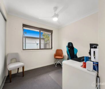 “Your Modern Retreat Awaits - McDowall’s Hidden Gem” - Photo 3