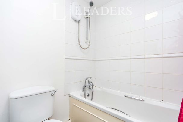 2 bedroom house to rent Woodstock Close, Hedge End, Southampton, SO30 - Photo 1