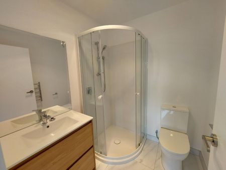 2 bedroom townhouse - Photo 5