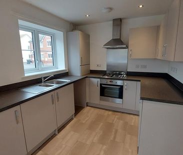 3 bedroom semi-detached house to rent - Photo 5