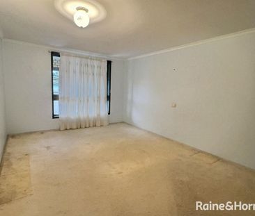 Large Family Home in Great Clinton Location! - Photo 3