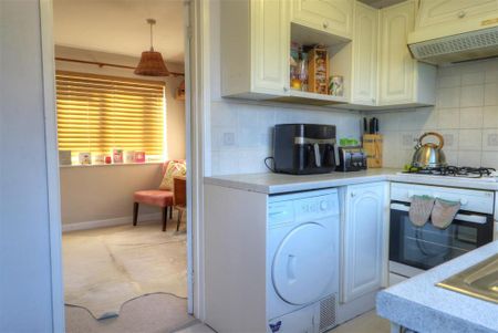 3 bedroom terraced house to rent - Photo 2