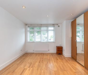 3 Bed Flat, Norbury, SW16 - Photo 4