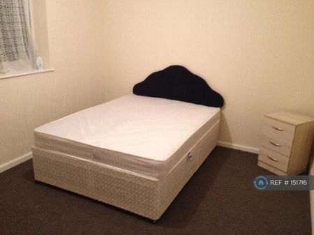 2 bedroom maisonette to rent - Photo 2