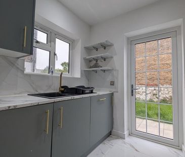 3 bedroom end of terrace house to rent - Photo 5