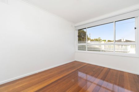 PRIME POSITION | MODERN COMFORT | FRANKSTON HIGH SCHOOL ZONE - Photo 3