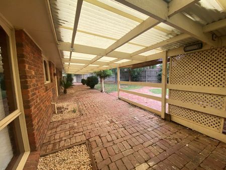 14 Campaspe Crescent, Brookfield, VIC 3338 - Photo 5