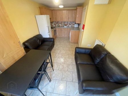 Great 4 Bedroom Apartment, 16 Rugby Avenue, Queens Quarter, Belfast, BT7 1RG - Photo 3