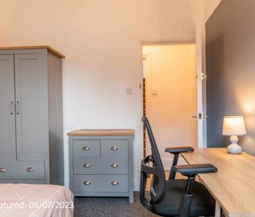 3 Feversham Crescent, Wiggington Road - Photo 4