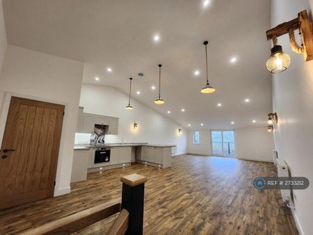 3 bedroom semi-detached house to rent - Photo 2