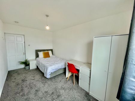 3 Bed Flat, Peveril House, SE1 - Photo 2