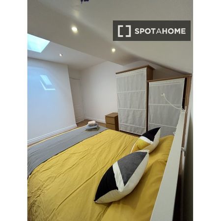 Spacious room in shared apartment in Portersfield, Dublin - Photo 3