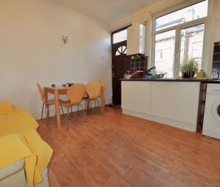 3 bedroom House in Thornville Street, Leeds - Photo 6