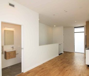 Luxury living on Taranaki Street - Photo 2