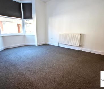 3 Bedroom House - Mid Terrace To Let - Photo 4