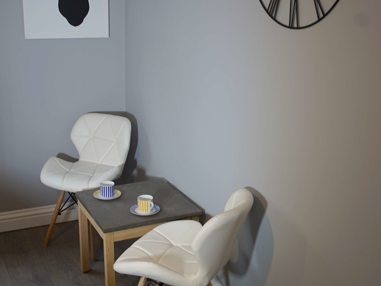 OX Living is proud to present this high-quality 6-bedroom co-living property, perfect for working professionals looking for stylish, stress-free living. Room 2 - Photo 1