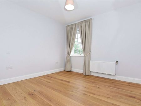 A modern three bedroom second floor apartment with off-street parking situated in the heart of Eton. - Photo 5