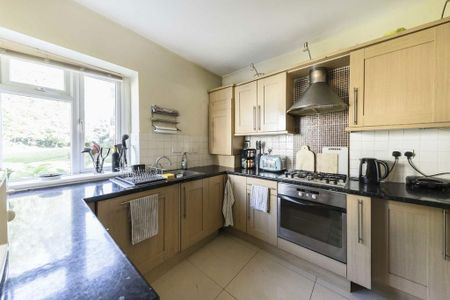 3 bedroom flat to rent - Photo 5