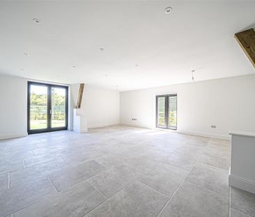 4 bedroom link detached house to rent - Photo 2