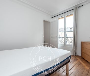 Rue Mathurin Régnier, - Photo 1