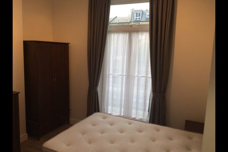 1 Bed Flat, Barons Court, W14 - Photo 3