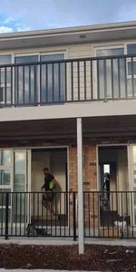 Large Townhouse - Photo 3