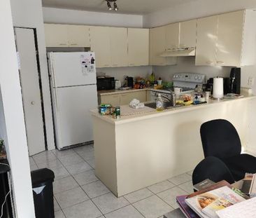 Grand 4 1/2 à louer à Saint-Julie libre le 1er avril - Photo 2