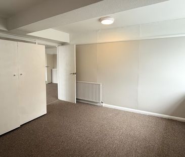 Queens Road, Weybridge, Surrey, KT13 - Photo 2