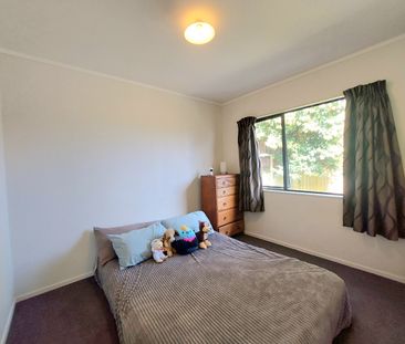 Three Bedroom Family Home In Welcome Bay - Welcome Bay - Photo 3