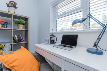 Luxury 6 bed House share with 4 En-suites and 1 spacious shared Bathroom Show less - Photo 3