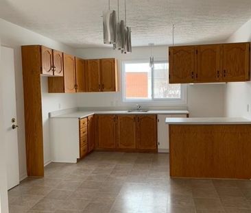 À LOUER – 4 1/2 près des Galeries de Granby. Mai, juin ou juillet - Photo 4