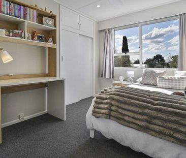 Havelock North - 3 Bedrooms - Photo 3