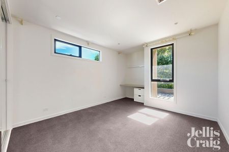 28 Ellsworth Crescent, Camberwell - Photo 4