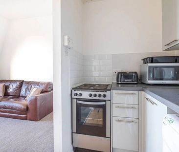 2 bedroom apartment to rent - Photo 4