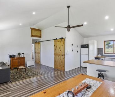 $595/wk 12 Month Lease or $1,100/wk Winter Lease - Charming Two Bed... - Photo 2