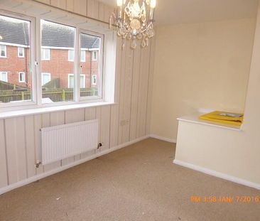 3 bedroom semi-detached house to rent - Photo 3
