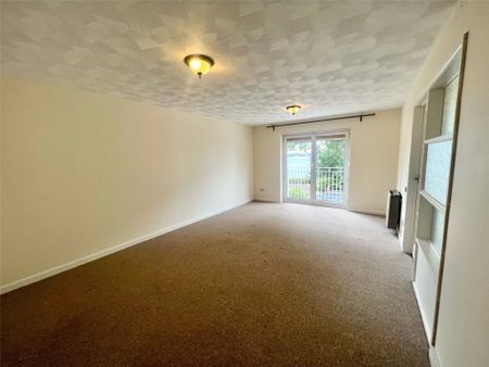 2 Bedroom Flat / Apartment - Victoria Road, Netley Abbey - Photo 2