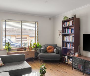 Charming and Low Maintenance 2 Bedroom Unit - Photo 1