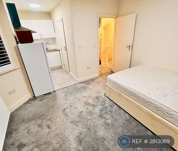 Studio to rent - Photo 2