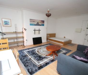 Oakfield Avenue, Glasgow, G12 - Photo 1